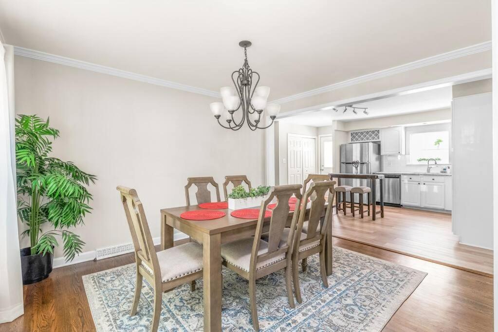 Апартаменты Spotless 4Br Near Clt Uptown, Fast Wi-Fi Шарлотт Экстерьер фото